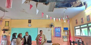 Ketua DPRD Kota Jambi Tinjau Kelas Rusak di SMPN 7