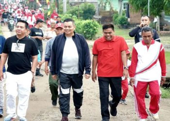 Meriahkan HUT RI ke-80, Ketua DPRD Kota Jambi Jalan Santai Bersama warga