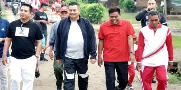 Meriahkan HUT RI ke-80, Ketua DPRD Kota Jambi Jalan Santai Bersama warga