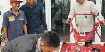Wakil Ketua DPRD Kota Jambi Serahkan Hand Tractor Rotary ke Kelompok Tani Bohok Tani, Dorong Ketahanan Pangan Lokal