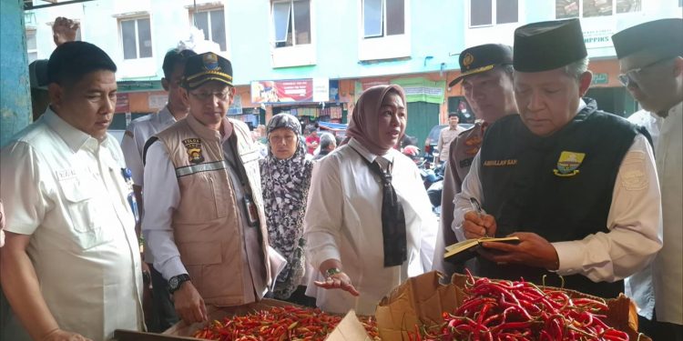 Wagub Abdullah Sani Pimpin Sidak Pasar Angso Duo, Pastikan Harga Pangan Stabil Jelang Ramadan
