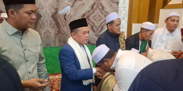 Gubernur Al Haris Salat Idul Fitri Bersama Warga di Islamic Center Jambi, Ajak Jadikan Momentum Perbaikan Diri