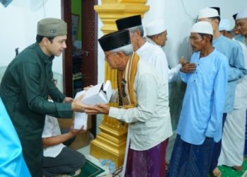 Wawako Jambi Safari Ramadan di Langgar Hijau, Serahkan Bantuan Rp5 Juta untuk Operasional Masjid