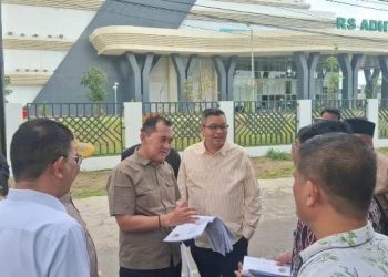 Ketua DPRD Jambi Tinjau RS Adhyaksa, Janjikan Lampu Jalan Akses Cepat Dipasang