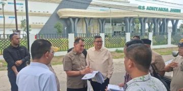 Ketua DPRD Jambi Tinjau RS Adhyaksa, Janjikan Lampu Jalan Akses Cepat Dipasang