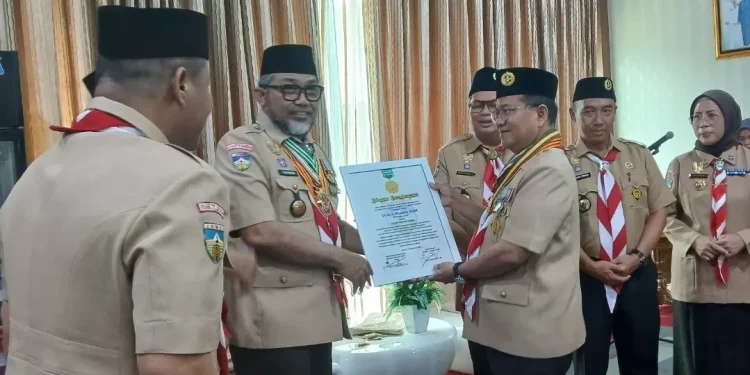 Wali Kota Jambi Dr. Maulana Terima Penghargaan Prestisius Sebagai Tokoh Perintis Utama Gerakan Pramuka