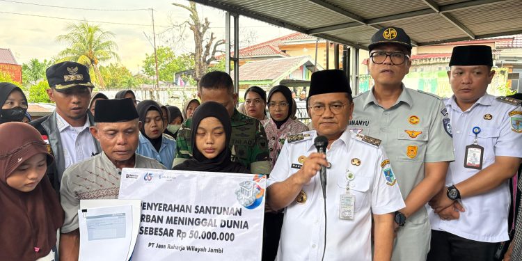 Kurang dari 24 Jam, Jasa Raharja Serahkan Santunan Korban Lakalantas Alam Barajo Bersama Wali Kota Jambi