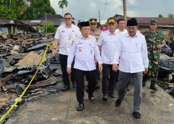 Gubernur Al Haris Sambangi Korban Kebakaran Teluk Nilau