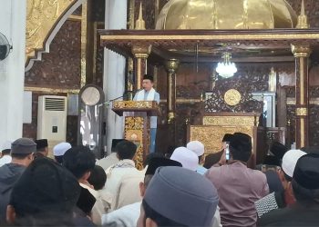 Gubernur Jambi Al Haris Salat Idul Adha Bersama Ribuan Warga di Masjid Al-Falah