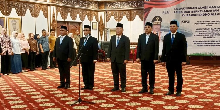 Gubernur Al Haris Lantik Lima Pejabat Eselon II Pemprov Jambi, Berikut Daftar Namanya