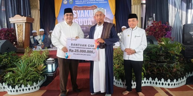 Bank Jambi Serahkan CSR untuk Ponpes Sirojul Mukhlasin Al Fauzean