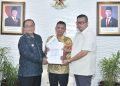 DPRD dan Pemkot Jambi Serahkan Surat Pencabutan Blokir Zona Merah ke Presiden RI
