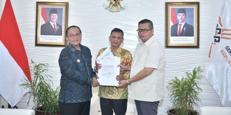 DPRD dan Pemkot Jambi Serahkan Surat Pencabutan Blokir Zona Merah ke Presiden RI