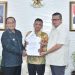 DPRD dan Pemkot Jambi Serahkan Surat Pencabutan Blokir Zona Merah ke Presiden RI